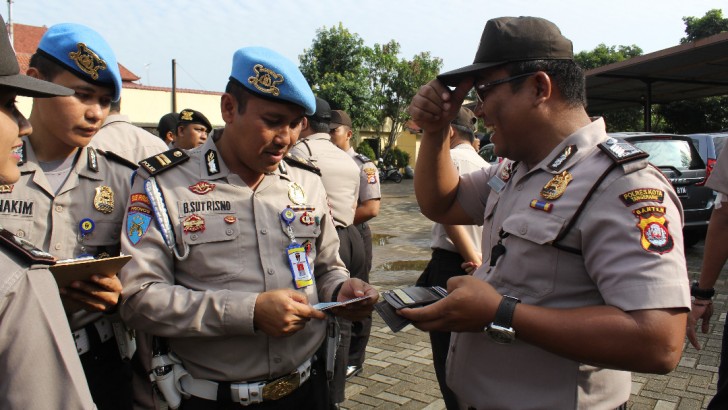 Tingkatkan Kedisiplinan Anggota, Propam Polres Kota Tangerang Adakan Razia