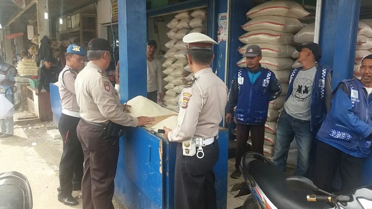 Polisi di Tangerang Serentak Gelar Operasi Pasar