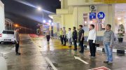 Anggota Sat Intelkam Polresta Tangerang melaksanakan Apel malam pengecekan piket Fungsi di Halaman SPKT Mapolresta Tangerang 