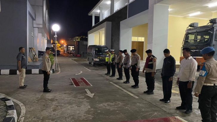 Tingkatkan Waspada guantibmas malam hari Personel Ranmor Polresta Tangerang Ikuti Apel Malam