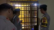Personil  Polsek Mauk Polresta Tangerang Polda Banten Pengecekan Ruang Tahanan Pagi Hari