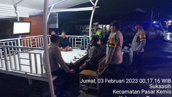 Anggota Polsek Pasar Kemis Polresta Tangerang Giat Patroli Kontrol di Pos Kamling