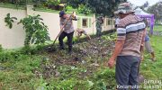 Kompak, Tiga Pilar Desa Gintung Bersihkan Selokan Air