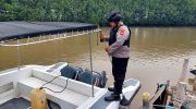 Pastikan Seluruh Peralatan Dalam Keadaan Aman, Satpolairud Polresta Tangerang Lakukan Pengecekan Kapal Pagi Hari