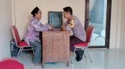 Personil Polsek Mauk Polresta Tangerang Sambang Sesepuh Desa Tegal Kunir Kidul