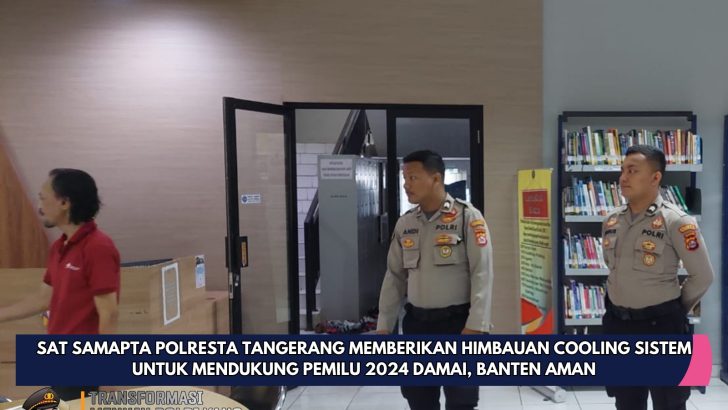 Melaksanakan Patroli Barcode di sekitaran Takara Golf Tigaraksa , Anggota Turjawali Samapta memberikan pesan kamtibmas Kepada Masyarakat.