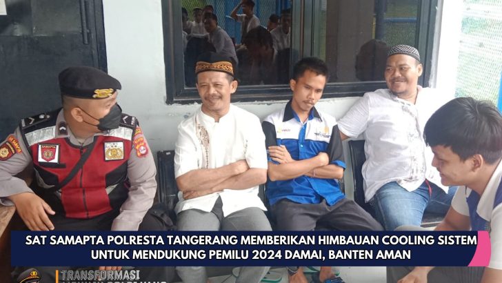 Mencegah terjadinya tindak Kejahatan Anggota Sat Samapta memberikan pesan kamtibmas saat Melaksanakan patroli Barcode di sekitaran Bank BJB Kantor Cabang Cikupa Kawidaran.