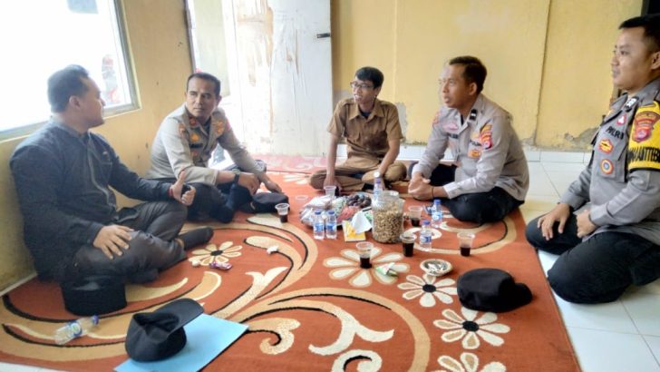 Kasiwas Polresta Tangerang melaksanakan sambang ke Rumah Tokoh Masyarakat Desa Pasir Nangka dalam rangka menjelang Pemilu 2024