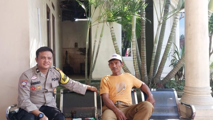 Sampaikan Pesan Kamtibmas Bhabinkamtibmas Kunjungi Warga Masyarakat Desa Pekayon