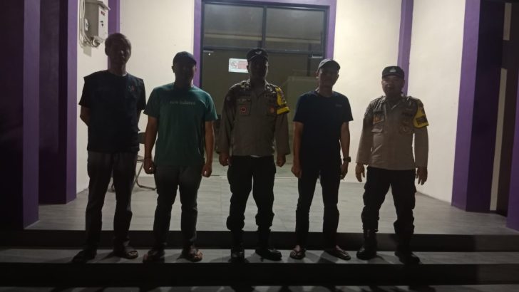Pengecekan Situasi Gudang Penyimpanan Logistik Pemilu Di Kecamatan Sukadiri Agar Aman Polsek Mauk Melaksanakan Patroli Kewilayahan Malam Hari