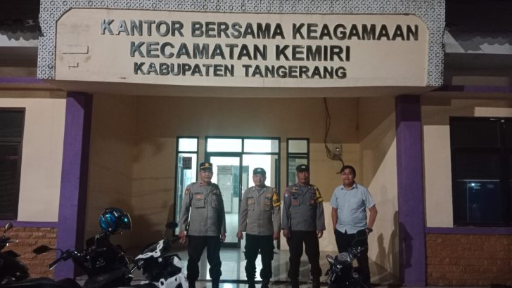Pengecekan Situasi Gudang Penyimpanan Logistik Pemilu Agar Aman Polsek Mauk Melaksanakan Patroli Kewilayahan Malam Hari