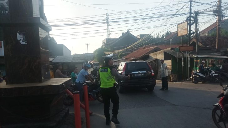 Anggota Lantas Polsek Mauk Polresta Tangerang Polda Banten Melaksanakan Gatur Lalin