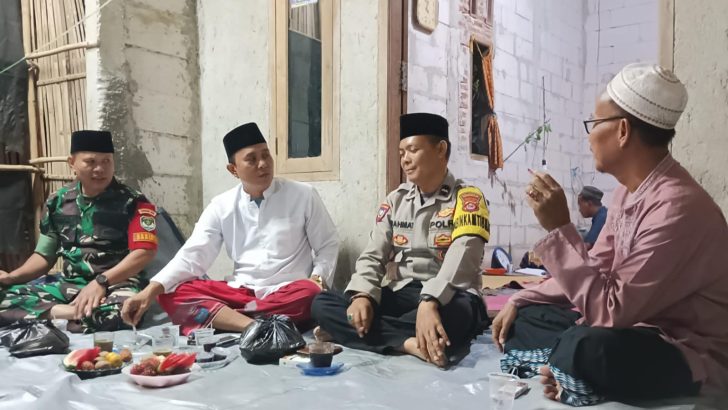 Tri – Brata Bhabinkamtibmas Aipda Rahmat MST Berikan Dukungan dan Doa di Acara Tahlilan di Desa Kubang Kec Sukamulya Darkum Polsek Balaraja