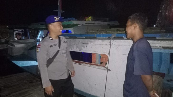 Patroli Malam Hari Di Dermaga Pelabuhan Tradisional Oleh Personel Sat Polairud Polresta Tangerang