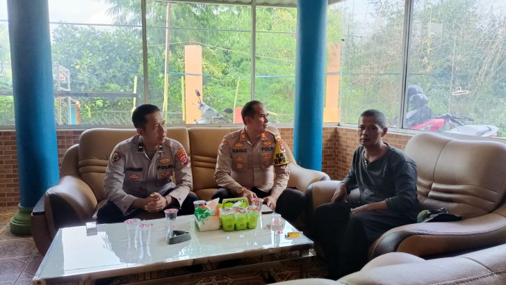 Ciptakan Pemilu 2024 aman dan damai, Kasiwas Polresta Tangerang melaksanakan sambang ke Rumah Tokoh Masyarakat Desa Jambe