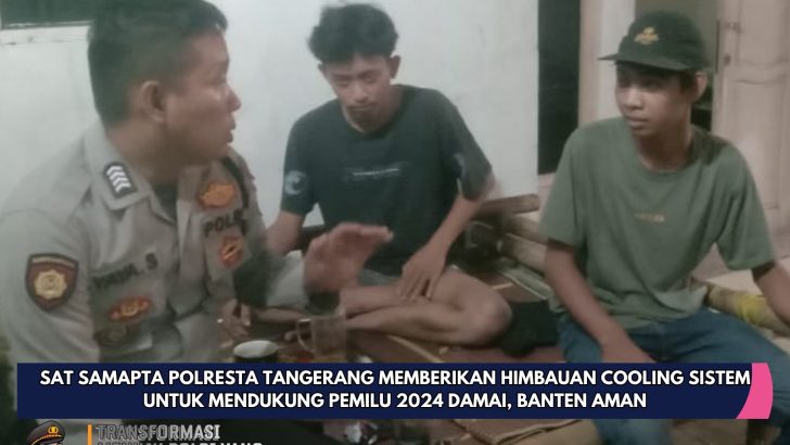 Memastikan Kamtibmas Aman, Anggota Sat Samapta melaksanakan Patroli Barcode di sekitaran Alfamart Kedaton memberikan pesan kamtibmas Kepada Masyarakat.