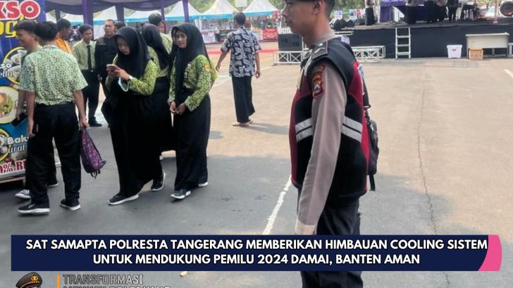 Sambil melaksanakan Patroli Barcode di sekitaran SPBU Margasari, Anggota Turjawali SatSamapta memberikan pesan kamtibmas Kepada Masyarakat Memastikan situasi Aman.