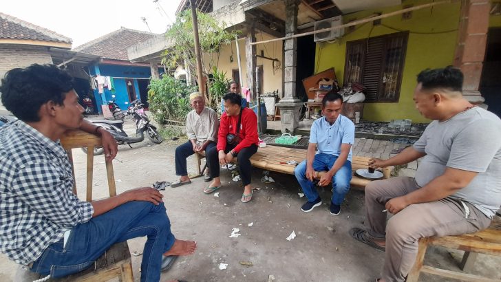 Anggota Sat Intelkam Polresta Tangerang Aipda Yulius Melaksanakan Sambang terhadap Warga Desa Kandawati Kec. Gunung Kaler Kab. Tangerang
