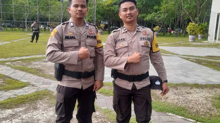Anggota Sat Intelkam Polresta Tangerang Briptu Rijal melaksanakan Apel Pergeseran Pasukan Pengamanan TPS Pemilu 2024.