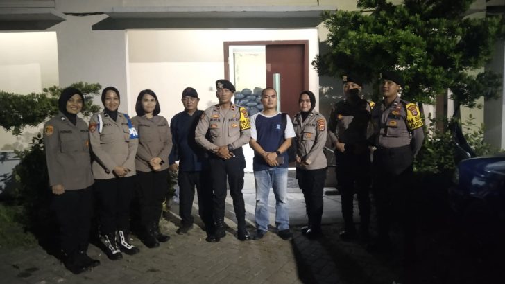Anggota Sat Intelkam Polresta Tangerang Bripka Tabrani beserta personil Polresta Tangerang Melaksanakan pengamanan Gudang KPU Kab. Tangerang