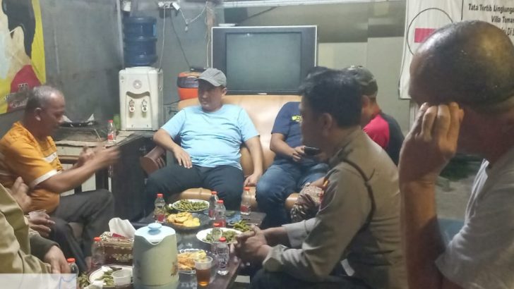 Aipda Dwi sambang warga Villa tomang baru.