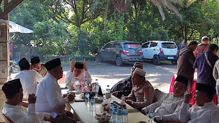Wakapolsek Pasar Kemis  Sambangi Tokoh Masyarakat.
