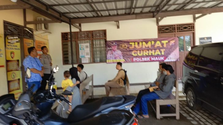 Dengarkan Keluhan Masyarakat Polsek Mauk Melaksanakan Kegiatan Jumat Curhat Di Polsek Mauk
