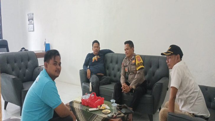 Polsek Kresek kunjungi Tokoh Masyarakat di Desa dalam rangka menjalin Tali Silaturahmi dengan para Sesepuh di Desa.