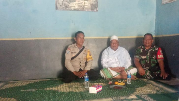 Anggota Polsek Kresek kunjungi Tokoh Agama di Desa dalam rangka giat rukun Ulama Umaro