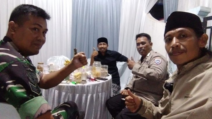 Dalam upaya menjalin sinergitas TNI-Polri dengan masyarakat, Polsek Kresek bersama Koramil 07 Kresek lakukan Sambang DDS di Desa.