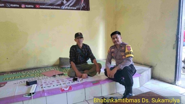 Babinkamtibmas Desa Sukamulya Briptu Ardly Restiyan, Polsek Balaraja Polresta Tangerang giat Sambang siang hari ke Tokoh Agama, Tokoh Masyarakat.