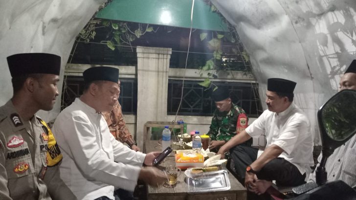 Babinkamtibmas Brigadir Ardi Silahturahmi ketokoh masyarakat.