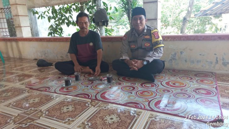Bripka Guntur Bhabinkamtibmas Desa Gembong Polsek Balaraja Polresta Tangerang giat Sambang dor to dor Warga Binaan.