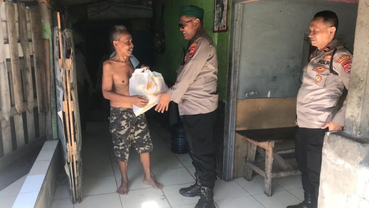 Kapolsek Balaraja Polresta Tangerang giat Baksos di Kp.Jaha Desa Sentul Jaya Baaraja