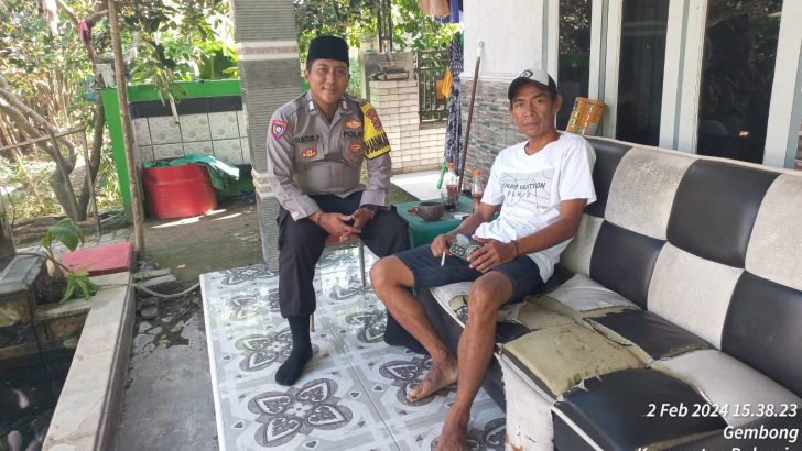 Bripka Guntur Bhabinkamtibmas Desa Gembong Polsek Balaraja Polresta Tangerang giat Sambang siang hari ke Tokoh Agama, Tokoh Masyarakat.