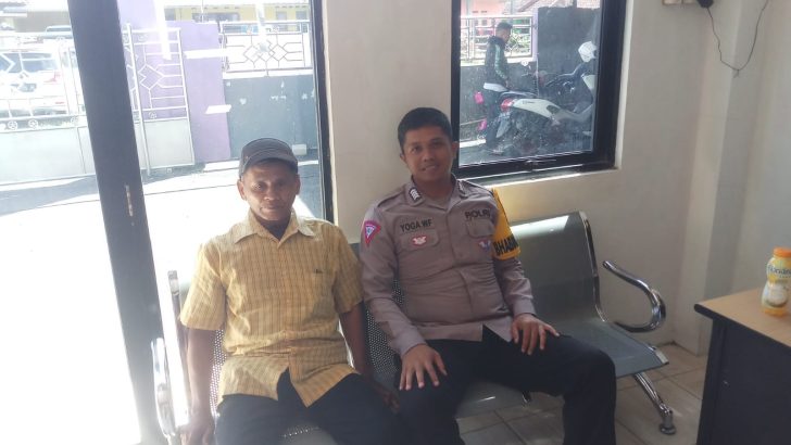 Bhabinkamtibmas Desa Sukamurni Kecamatan Sulamukya Polsek Balaraja Sambang dor to dor Warga Binaan.