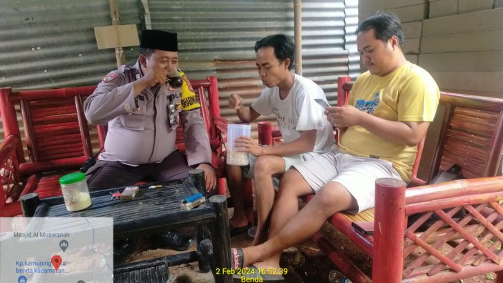 Babinkamtibmas Desa Benda Bripka Ada Pratona, Polsek Balaraja Polresta Tangerang giat Sambang Dor To Dor Warga Binaan.