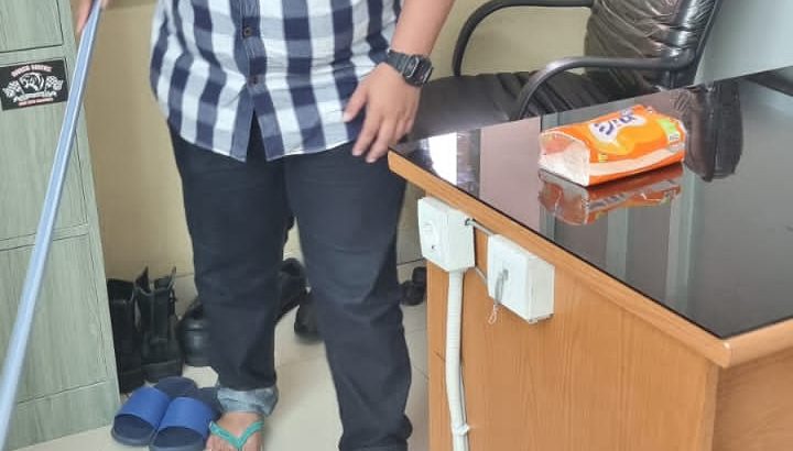 Anggota Sat Intelkam Polresta Tangerang  melakukan kegiatan rutin kurvey atau bersih bersih ruangan