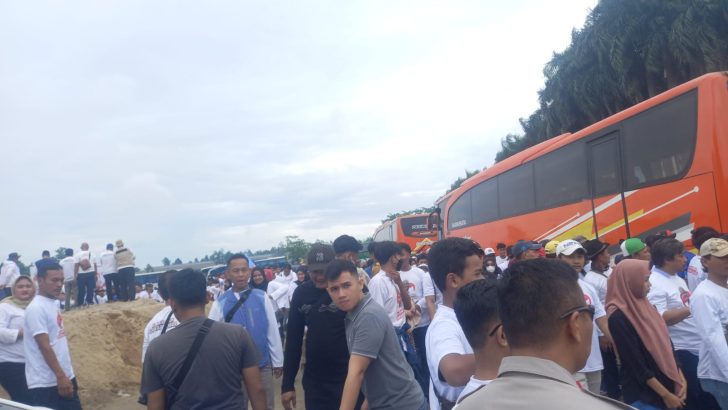 Brigadir Hadi Anggota Sat Intelkam Polresta Tangerang Melaksanakan monitoring kegiatan keberangkatan DPC KSPSI AGN Kab. Tangerang ke GBK