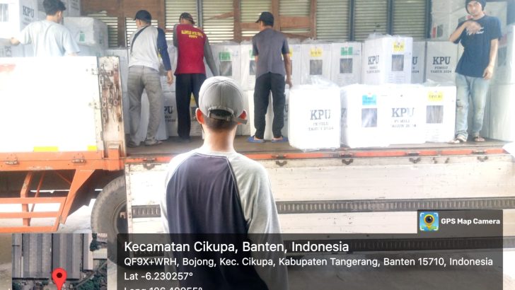 Anggota Sat Intelkam Polresta Tangerang Bripka Tabrani beserta personil Polresta Tangerang Melaksanakan pengamanan Gudang KPU Kab. Tangerang