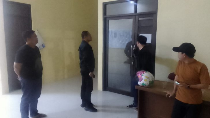 Sambangi Kantor Kecamatan Kemeri Polsek Mauk pastikan Gudang Penyimpanan Logistik Pemilu aman.