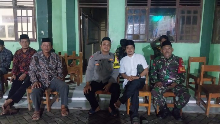 Anggota Polsek Mauk Polresta Tangerang Melaksanakan Pengamanan kegiatan Haul Ke. 3 KH. Afif Afify Bin H. Ahmad Sarin dan Haul ke-6 Nyai. Hj. Julaeha Binti H. Moch Masri di Pondok Modern Daarul Hikmah Desa Pekayon kec. Sukadiri.