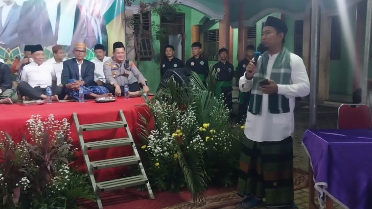 Anggota Polsek Mauk Polresta Tangerang Melaksanakan Pengamanan kegiatan Haul Ke. 3 KH. Afif Afify Bin H. Ahmad Sarin dan Haul ke-6 Nyai. Hj. Julaeha Binti H. Moch Masri di Pondok Modern Daarul Hikmah Desa Pekayon kec. Sukadiri.