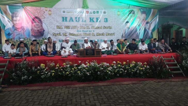 Anggota Polsek Mauk Polresta Tangerang Melaksanakan Pengamanan kegiatan Haul Ke. 3 KH. Afif Afify Bin H. Ahmad Sarin dan Haul ke-6 Nyai. Hj. Julaeha Binti H. Moch Masri di Pondok Modern Daarul Hikmah Desa Pekayon kec. Sukadiri.