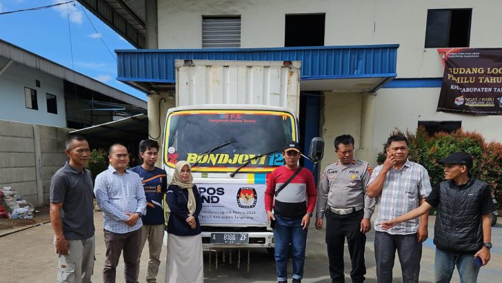 Anggota Sat Intelkam Polresta Tangerang beserta personil Polresta Tangerang Melaksanakan pengamanan Gudang KPU Kab. Tangerang dalam rangka memelihara Harkamtibmas