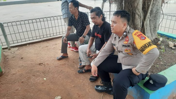 Bhabinkamtibmas Kunjungi Warga Masyarakat Rw 02 Desa Lontar Sampaikan Pesan Kamtibmas 