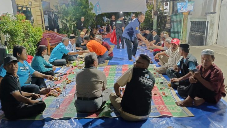 Anggota Sat Intelkam Polresta Tangerang melaksanakan Pengamanan Kegiatan Kampanye terbatas dari Partai gelora Indonesia di Pasar Kemis.