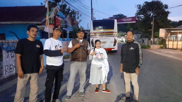 Anggota Sat Intelkam Polresta Tangerang melaksanakan pengamanan tertutup kegiatan keberangkatan massa pendukung 01 (AMIN) ke Jakarta