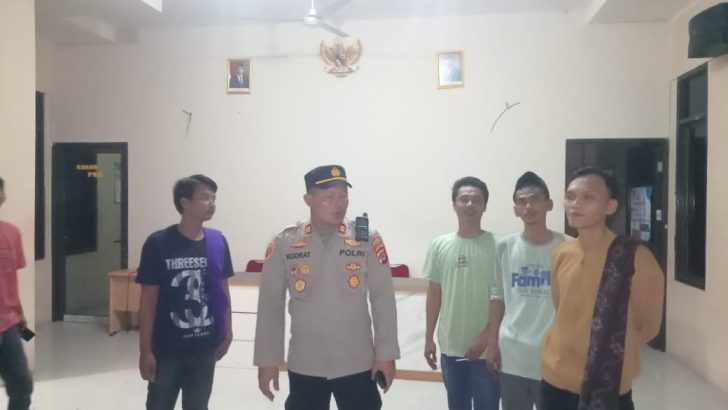 Pengecekan Situasi Gudang Penyimpanan Logistik Pemilu Agar Aman Polsek Mauk Melaksanakan Patroli Malam Hari