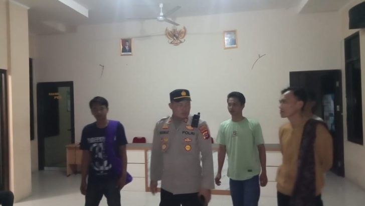 Personil Polsek Mauk Melaksanakan Pengecekan Situasi Gudang Penyimpanan Logistik Pemilu Agar Aman